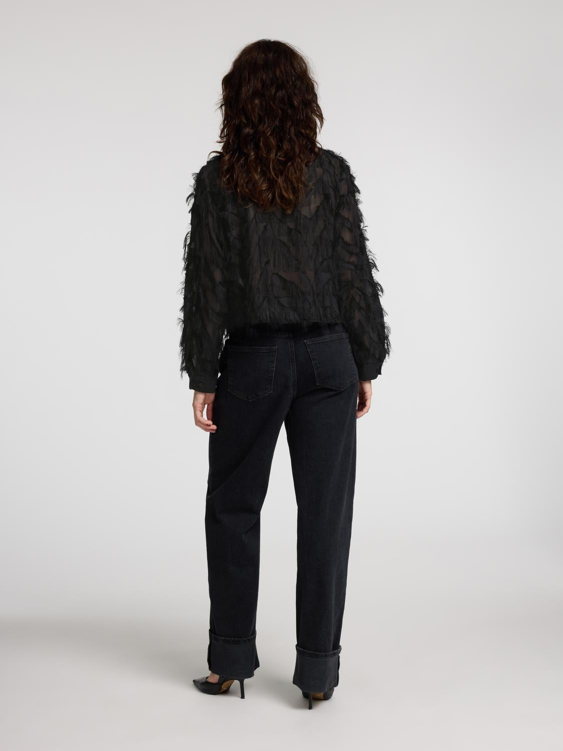 model_shot-back